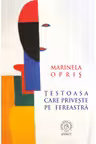 Testoasa care priveste pe fereastra