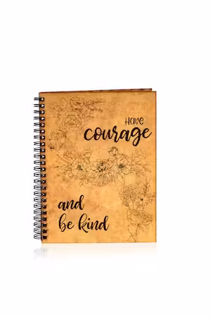 Agenda A5 personalizata din lemn cu mesaj :Ai curaj!