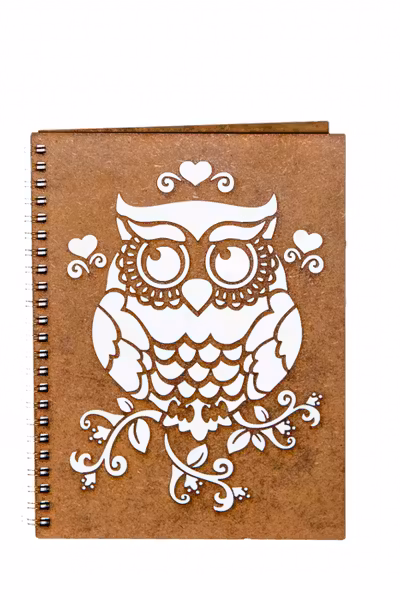 Agenda A5 personalizata din lemn cu bufnita cu inimioare