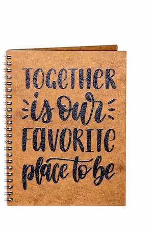 Agenda A5 personalizata din lemn cu mesaj :Impreuna este locul nostru preferat de a fi!