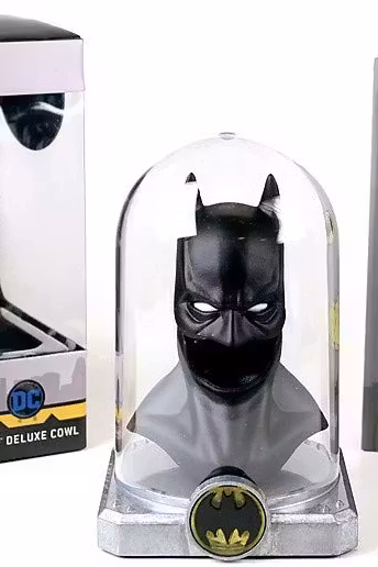 Batman - Deluxe Cowl: Lights up!