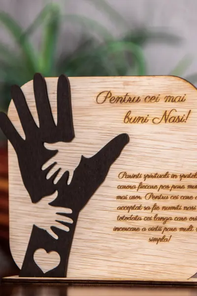 Placheta personalizata din lemn cu maini- Pentru cei mai buni Nasi!