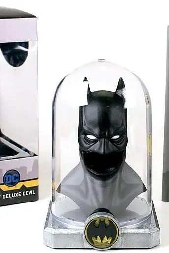 Batman - Deluxe Cowl: Lights up!