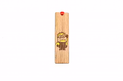 Semn de carte din lemn cu un minion