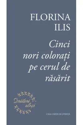 Cinci nori colorati pe cerul de rasarit