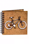 Agenda 10x10 personalizata din lemn cu o bicicleta