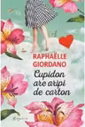 Cupidon are aripi de carton