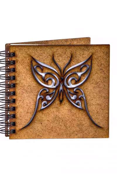 Agenda 10x10 personalizata din lemn cu un fluture
