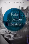 Fata cu palton albastru